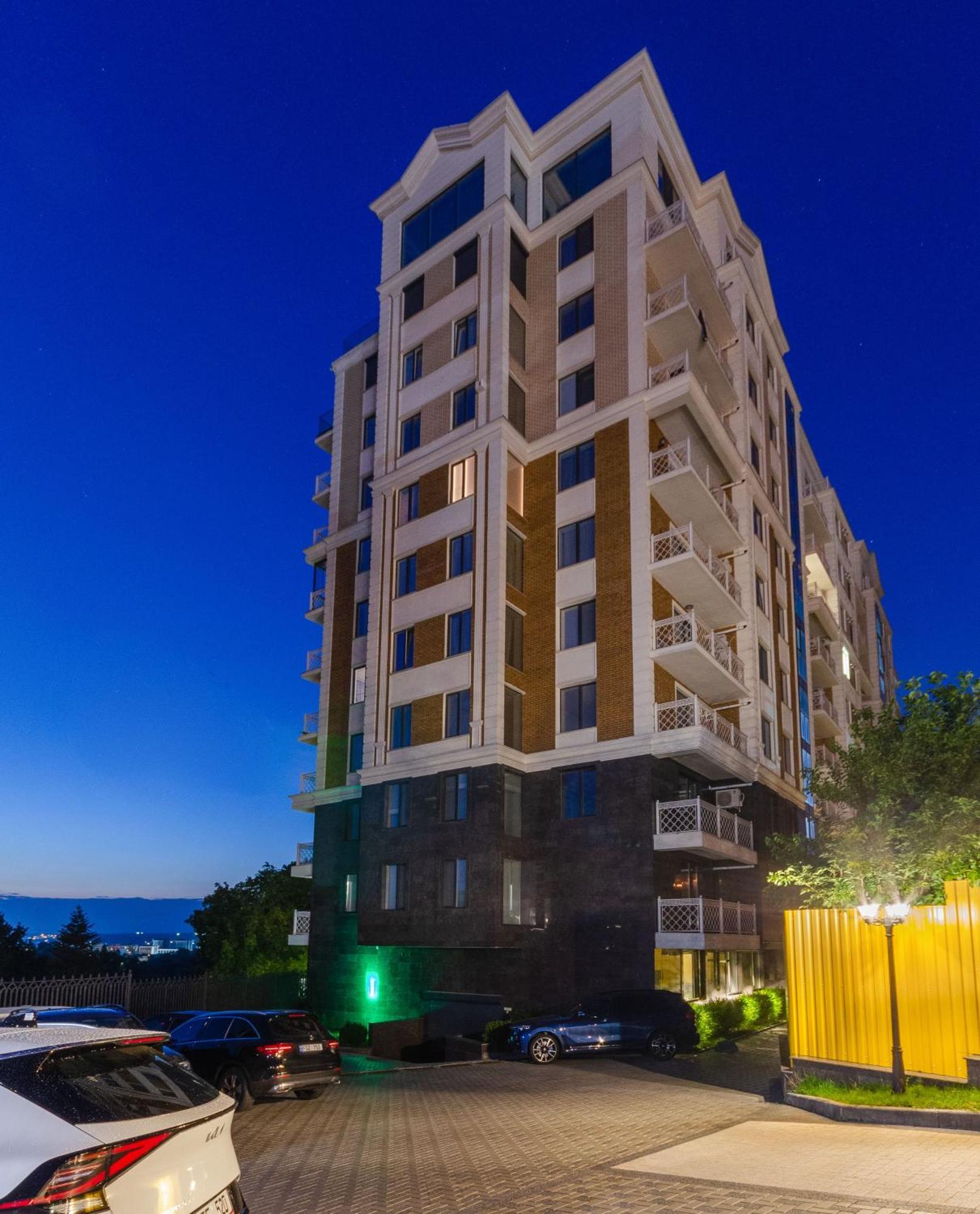 Luxury Apartment Close To The City Centre تشيسيناو المظهر الخارجي الصورة