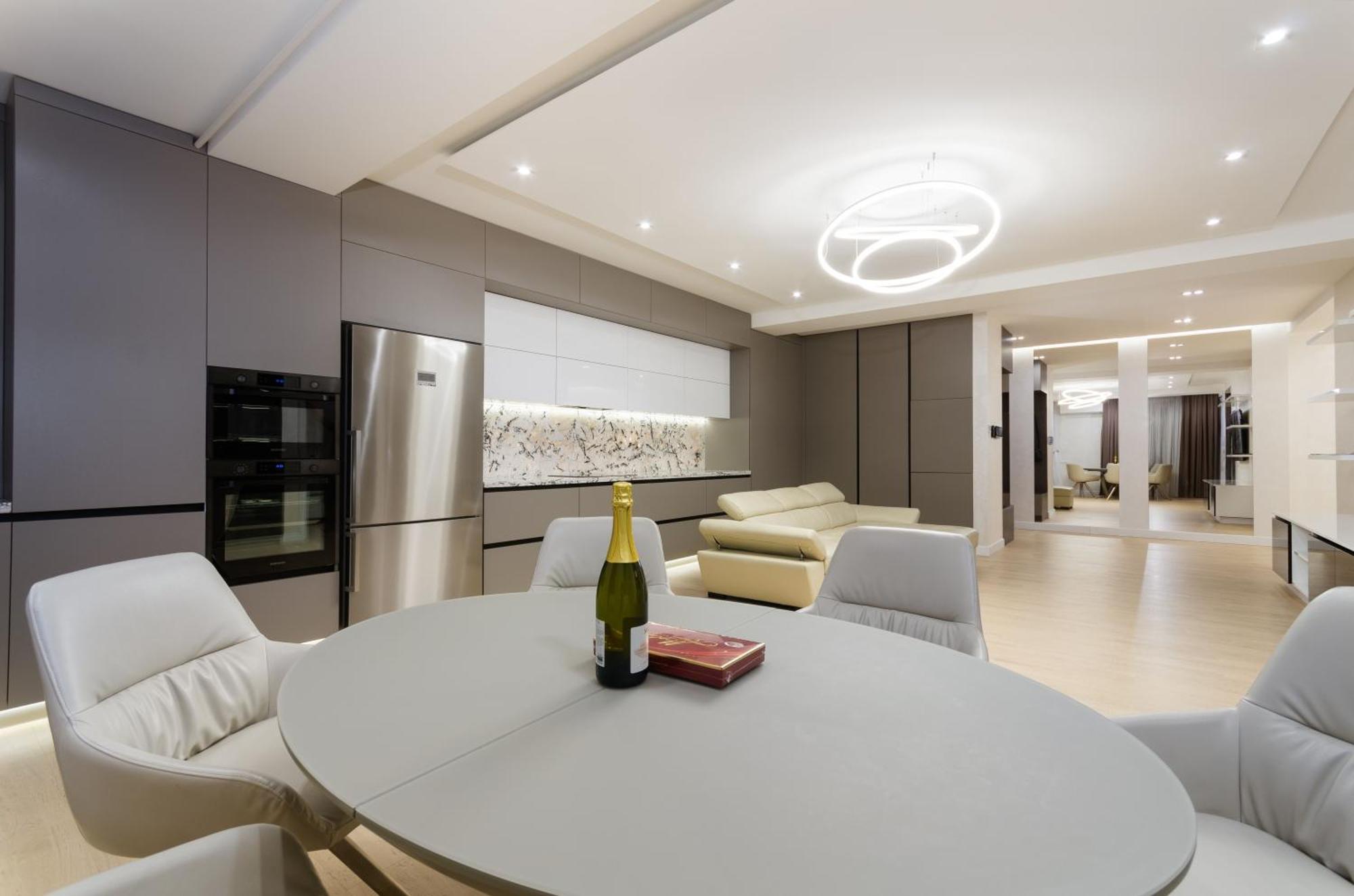 Luxury Apartment Close To The City Centre تشيسيناو المظهر الخارجي الصورة